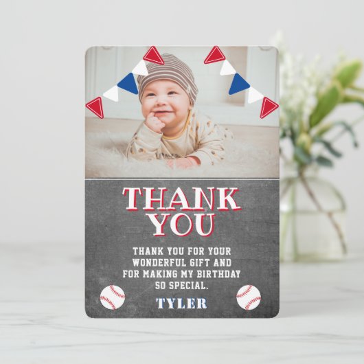 Kinder van Cute Baseball Chalkboard Fotodag Bedankkaart (Staand voorkant)