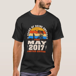 Kinder Vintage mei 2017 - 5 jaar oude Geviste over T-shirt