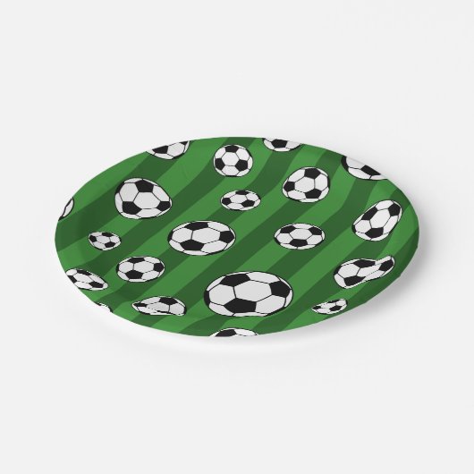 Kinder Voetbal Patroon op Groene Strepen Verjaarda Papieren Bordje (Gekanteld)