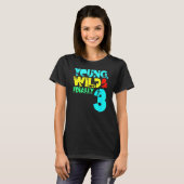Kinder Young Wild, eindelijk 3 3e verjaardag Jonge T-shirt (Voorkant volledig)
