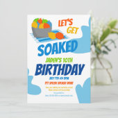 Kinder zomerdag in de waterballonpool kaart (Staand voorkant)