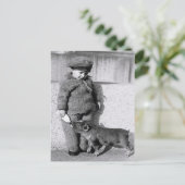 Kinderbiggetjes met gebottelde melk briefkaart (Staand voorkant)