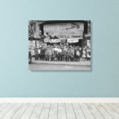 Kinderen bij de film, 1925 canvas afdruk (Insitu (Houten vloer))