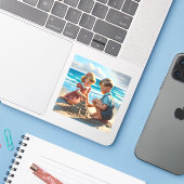 Kinderen Bouwen van een zandkasteel op het strand Sticker (Laptop met iPhone)