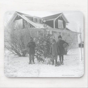 Kinderen buiten met kerstboom muismat