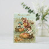 Kinderen Carving Pumpkins Corn Haystack Feestdagenkaart (Staand voorkant)