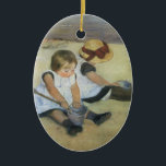 Kinderen die op de strand spelen door Mary Cassatt Keramisch Ornament<br><div class="desc">Kinderen die op het strand spelen (1884) door Mary Cassatt is een impressionistische kunst Victoriaans het familieportret van Era. Twee zussen, twee jonge meisjes, spelen tijdens het zomerseizoen met zand op een strand. Het kunnen siblings of beste vrienden zijn. Over de kunstenaar: Mary Stevenson Cassatt (1844-1926) was een Amerikaanse impressionistische...</div>