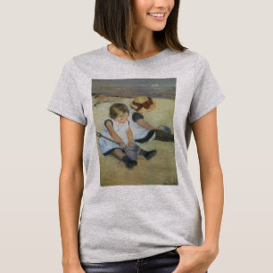 Kinderen die op de strand spelen door Mary Cassatt T-shirt