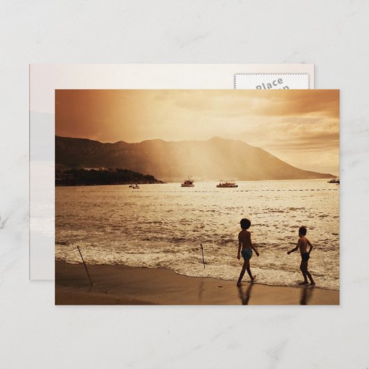 Kinderen die op het strand spelen in sepia-tonen briefkaart (Voorkant / Achterkant)