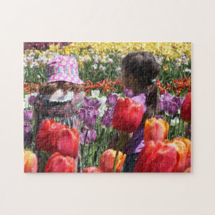 Kinderen die spelen in de kleurrijke Tulp Garden Legpuzzel