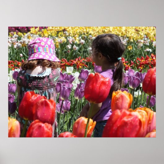 Kinderen die spelen in de kleurrijke Tulp Garden Poster (Voorkant)