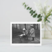 Kinderen die spelen met een Campbell Kind Doll Briefkaart (Staand voorkant)