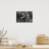 Kinderen die spelen met een Campbell Kind Doll Poster (Keuken)