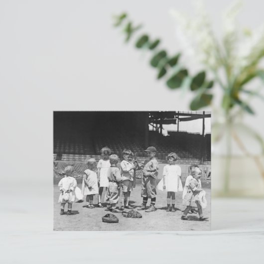 Kinderen en honkbal, begin jaren 1900 briefkaart (Staand voorkant)