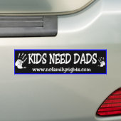 Kinderen hebben vaders nodig bumpersticker (Op auto)