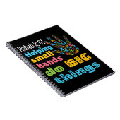 Kinderen helpen kleine handen grote dingen te doen notitieboek (Rechterzijde)