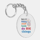 Kinderen helpen kleine handen grote dingen te doen sleutelhanger (Voorkant Links)