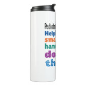 Kinderen helpen kleine handen grote dingen te doen thermosbeker (Gedraaid links)