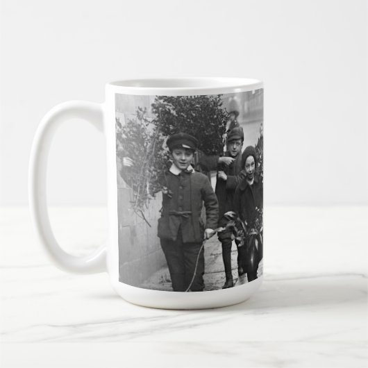 KINDEREN & HOLLY (1915) Kunst Kerst Mok (Links)