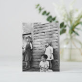 Kinderen in armoede: jaren dertig briefkaart (Staand voorkant)