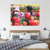 Kinderen in de Tulip-tuin Canvas Afdruk (Insitu (Slaapkamer))