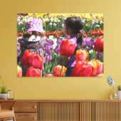 Kinderen in de Tulip-tuin Canvas Afdruk (Insitu (Woonkamer))