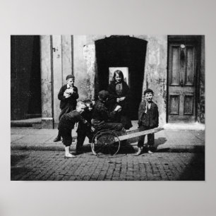 Kinderen in een Londense sloppenwijk Poster