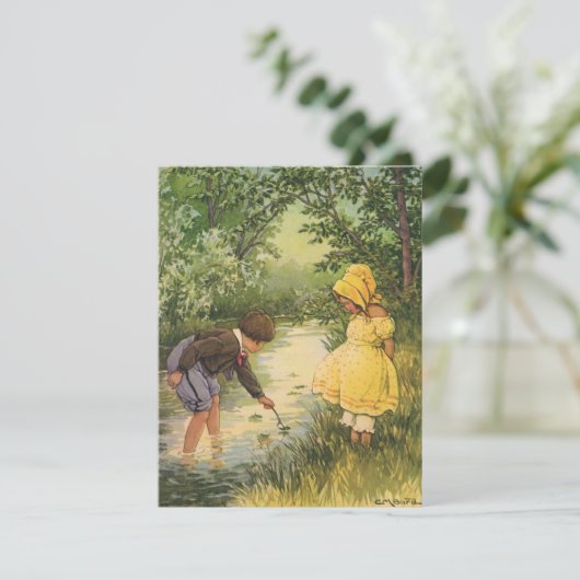  kinderen, jongens en meisjes die op Creek spelen (Staand voorkant)