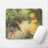  kinderen, jongens en meisjes die op Creek spelen Muismat (Met muis)