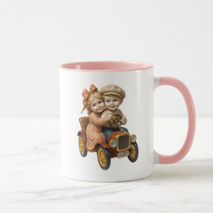 Kinderen met een oude auto. mok