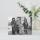 Kinderen met oude Bicycle 1855  B&W foto Briefkaart (Staand voorkant)
