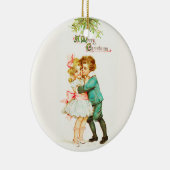 Kinderen onder de mistletoe met kerstmis keramisch ornament (Rechts)