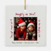 Kinderen op de ondeugende kerstlijst keramisch ornament (Achterkant)