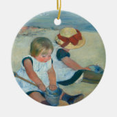Kinderen op het strand | Mary Cassatt Briefkaart Keramisch Ornament (Voorkant)
