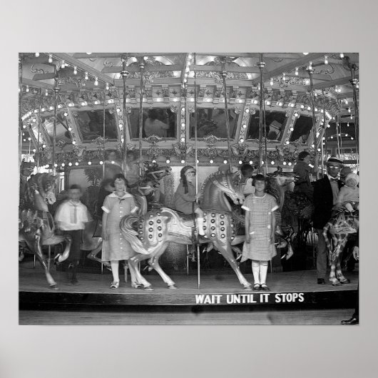 Kinderen rijden caroussel, 1925. Oude foto Poster (Voorkant)