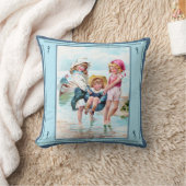 kinderen spelen in Seashore Pillow Kussen (Deken)