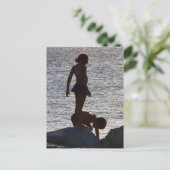 Kinderen spelen langs de rotsen, Divi SXM Briefkaart (Staand voorkant)