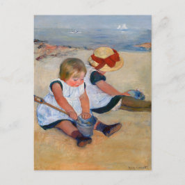 Kinderen spelen op het strand  briefkaart