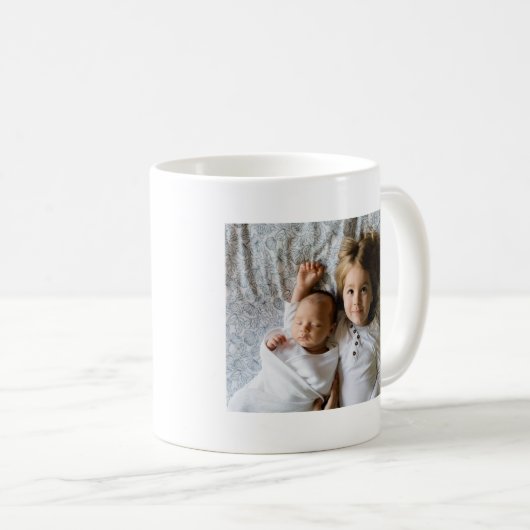 Kinderen stijgen omhoog en noemen haar losgeslagen koffiemok (Voorkant rechts)