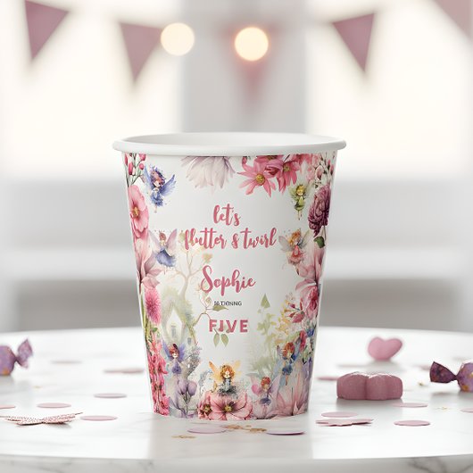 Kinderen van waterverf van feiharde tuinen papieren bekers