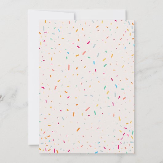 Kinderen verjaardagsfeestje taart en geschenken on kaart (Achterkant)