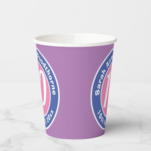 Kinderfeestdag feestdag met leeftijd papieren bekers (Links)