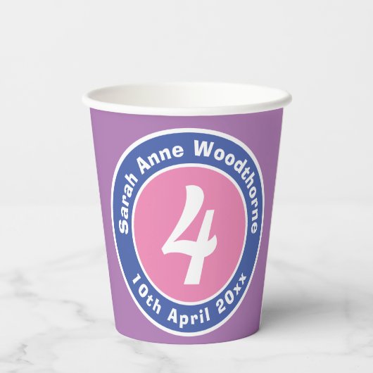 Kinderfeestdag feestdag met leeftijd papieren bekers (Achterkant)