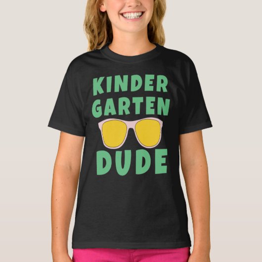 KINDERGARTEN DUDE T-SHIRT (Voorkant)