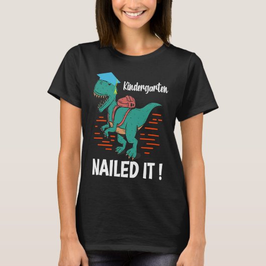 Kindergarten has made it a mother dinosaur graduat t-shirt (Voorkant)