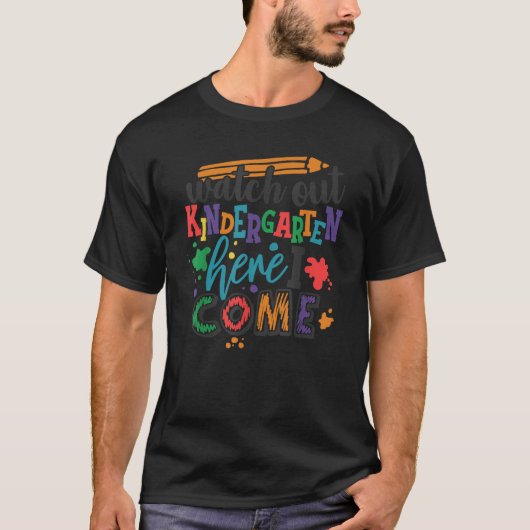 KINDERGARTEN HIER KOM IK Leerster. T-shirt (Voorkant)
