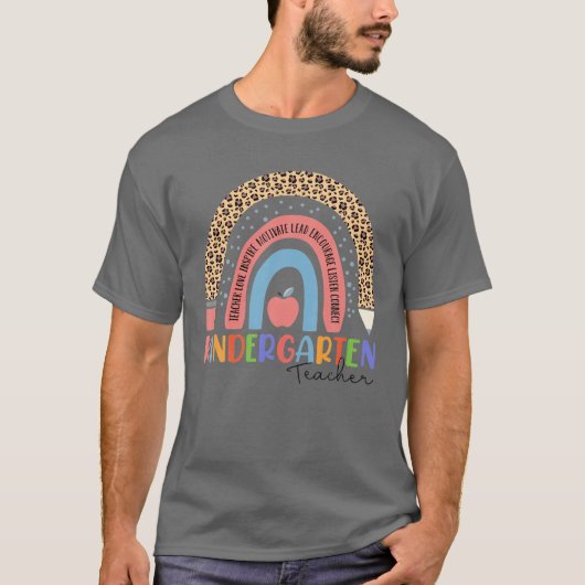 Kindergarten leraar leopard regenboogschieten t-shirt (Voorkant)