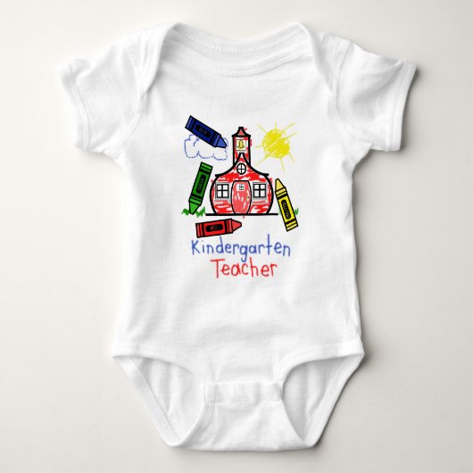 Kindergarten Leraar T Shirt - Schoolhouse & Crayon (Voorkant)