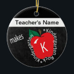 Kindergarten Rocks | Schoolleraar | Chalkboard Keramisch Ornament<br><div class="desc">Ornament van docent Kindergarten Grade School. Een unieke stijl voor een ontwerp van een leerkracht voor de kleuterschool, klaar om je te personaliseren. Aanbevolen in een schoolstijl met het gezegde "Kindergarten Grade Rocks" 🥇 EEN ORIGINEEL KOPYRIGHT ART ONTWERP VAN Donna Siegrist, ALLEEN BESCHIKBAAR OP ZAZZLE! ✔ OPMERKING: ALLEEN DE NOODZAKELIJKE...</div>