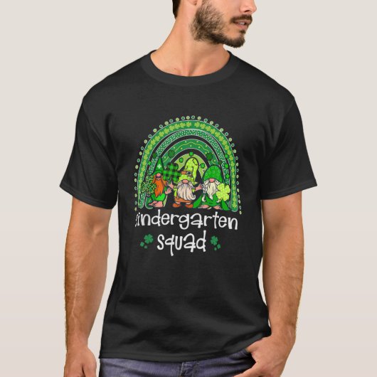 Kindergarten Squad Rainbow Gnome Happy St Patricks T-shirt (Voorkant)